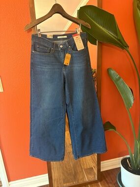 Levi’s 318 Shaping Wide Leg Jeans NWT Size 30x30 Dark Blue Denim